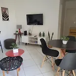 Apartamento Prox A Orla Atalaia, Com 2 Quartos Climatizados